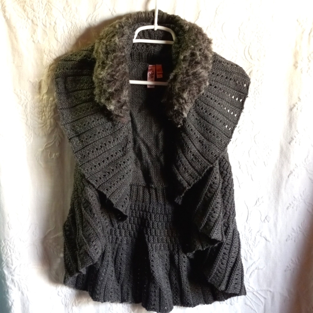 Dolled Up Crochet Sweater Vest M